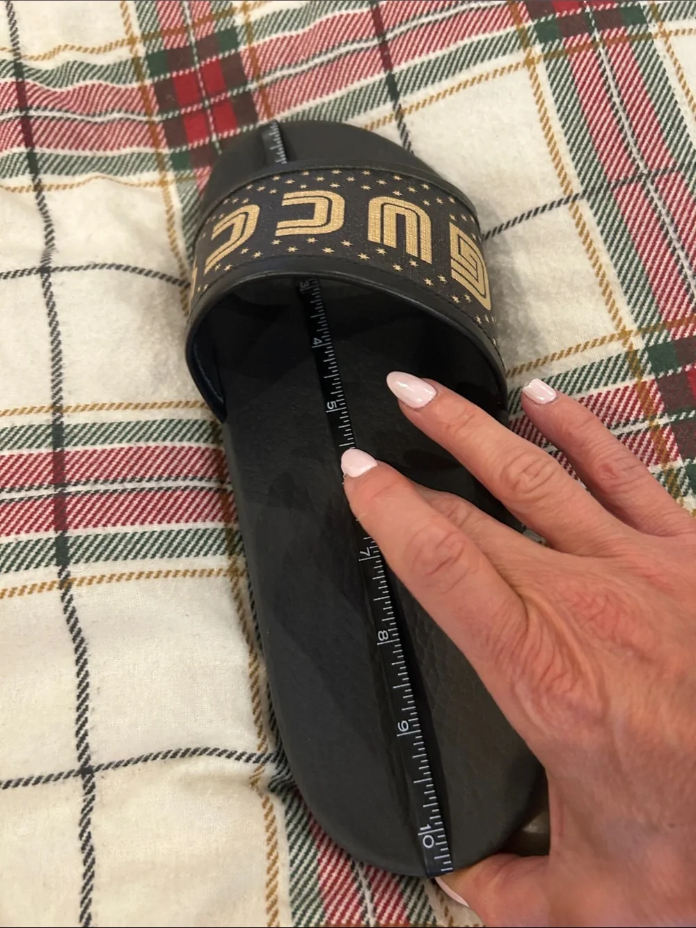 Authentic Gucci Men slides size 6/women size 8